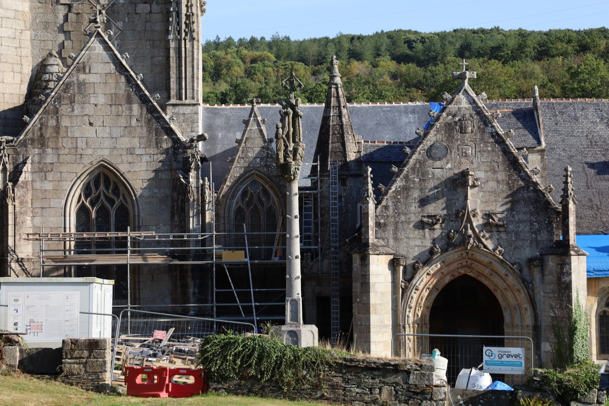 Travaux à la chapelle Saint-Herbot, épisode 9 : évolution de la toiture en juillet-août 2025