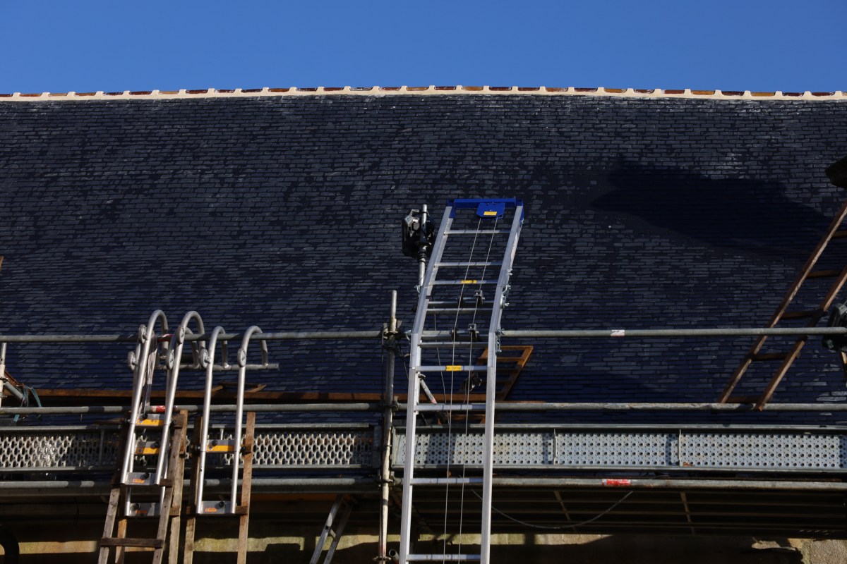 Travaux à la chapelle Saint-Herbot, épisode 12 : la restauration de la toiture est terminée !